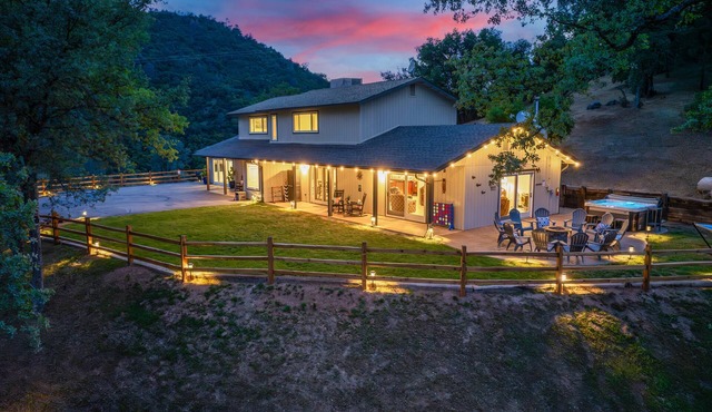 New! Rivertop Hideaway with big views/spa/games/privacy!