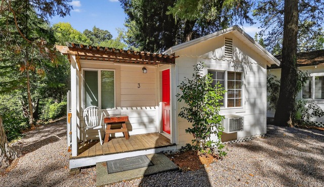 NEW! Rouge Cobb Mountain Hotel - Cabin 3