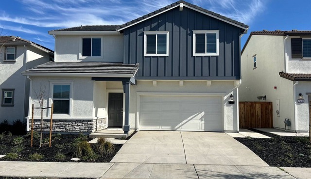 NEW Smart Home w/Massage Chair & King Bed