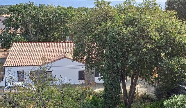 NEW VILLA 700m FROM THE BEACH