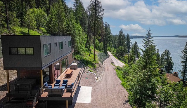 Newly Built 2022 Modern Whitefish Lake Residence with Exclusive Hot Tub and