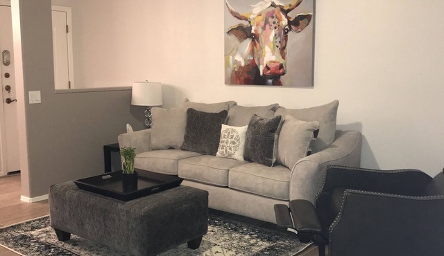 Newly remodeled luxurious downstairs condo with resort-style amenities!