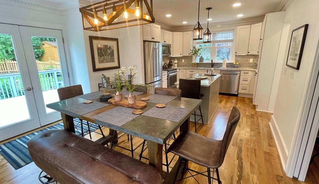 Newly renovated 3 bed/2bath pet friendly home.