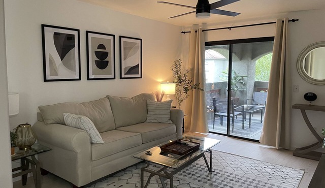 Newly renovated Catalina condo, heated pool, pet-friendly.