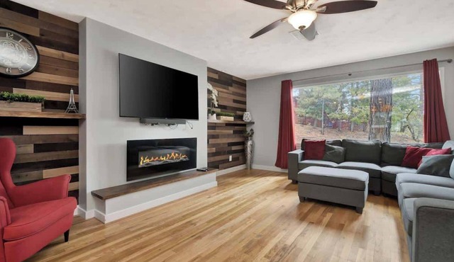 *Newly*Renovated*Walking distance to Downtown!