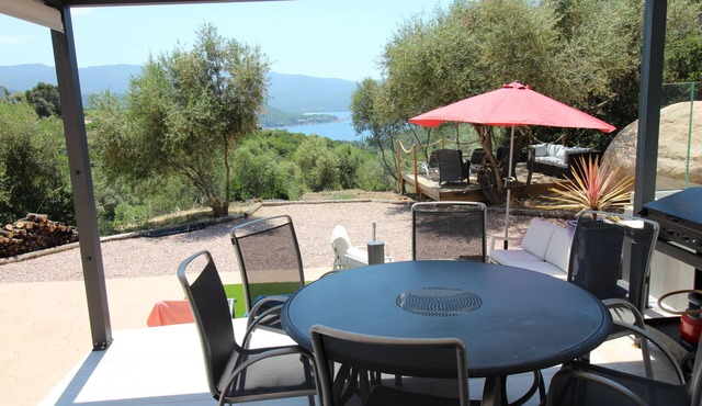 Nice 4-room villa.Magnificent sea view. Terrace/Pergola/private swimming pool.