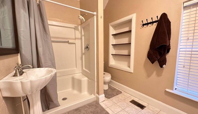Nice and Cozy Scipio House