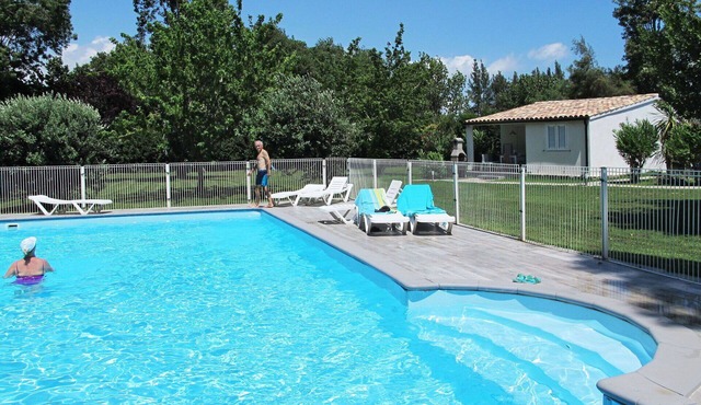 Nice apartment in villa for 6 people with pool, A/C, WIFI, TV, terrace and pets allowed