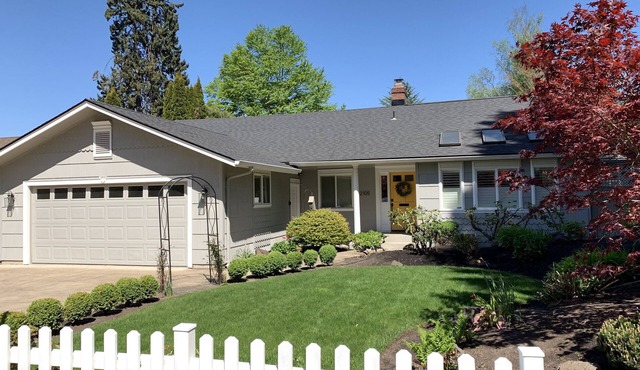 Oakway Blissful Abode, Walk to Autzen Stadium