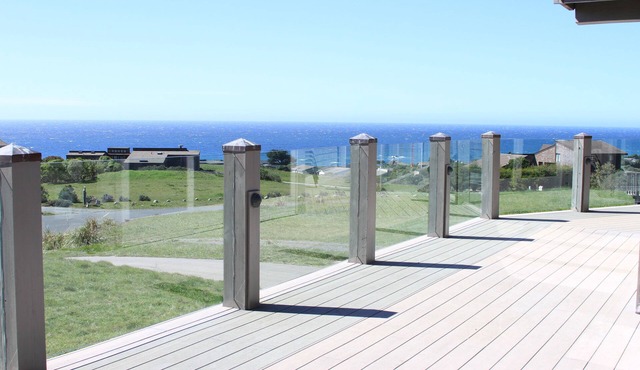 OCEAN VIEWS FROM EVERY ROOM! - WALK TO BEACH! - FREE WIFI! - 3,300 sqft