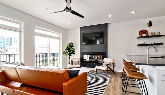 Ocean Views, Rooftop Deck, Modern Design