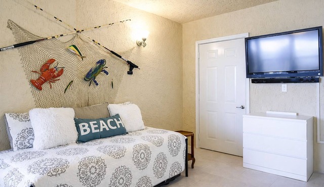 Oceanfront Luxury Condo Million-Dollar Views