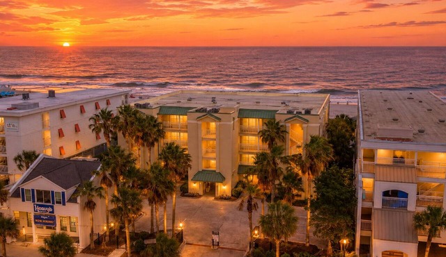 Oceanfront, private balcony w/steps to beach & pool, located on main strip - Ocean Palms 103