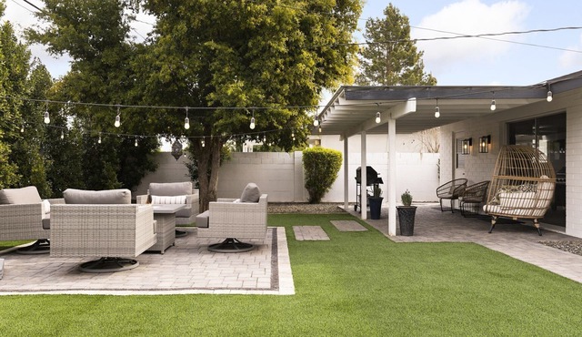 Old Town Scottsdale House w/Relaxing Bayckyard- Book for WMO & Super Bowl!