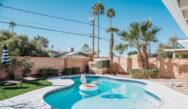 Old West BnB: *NEW* - Heated Pool! 5 Minutes from Old Town!