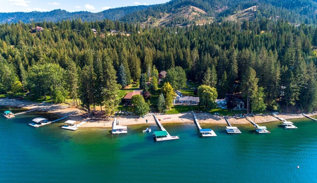 One of a kind gem- 2 rental units on 1.2 lakefront acres ideal for 2 families