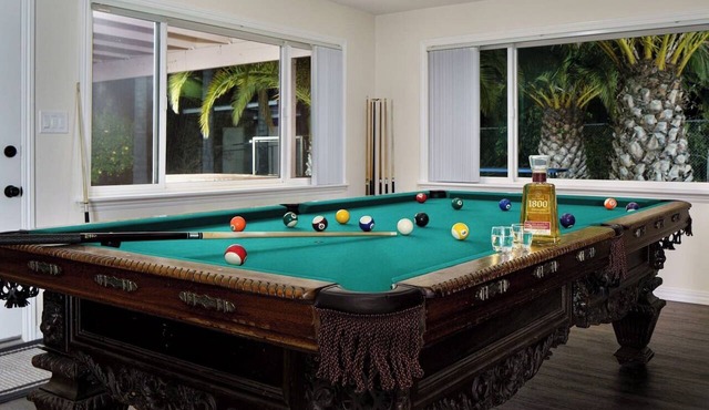 Orchard Oasis: Pool Table|King Beds|En Suite Baths|Garage & Driveway Parking