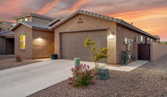 Oro Valley Compound