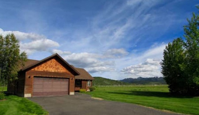 Outdoor Enthusiast Oasis