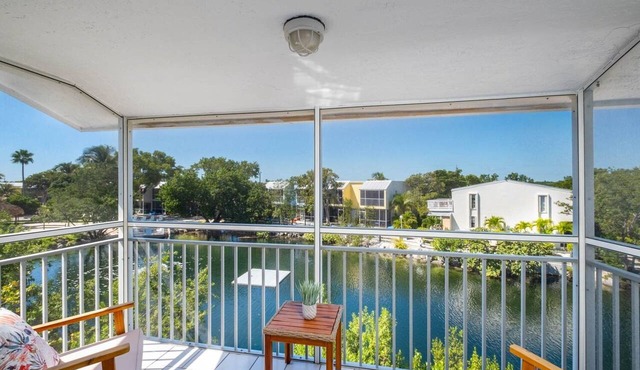 Overlooking Saltwater Lagoon Free Kayaks Renovated