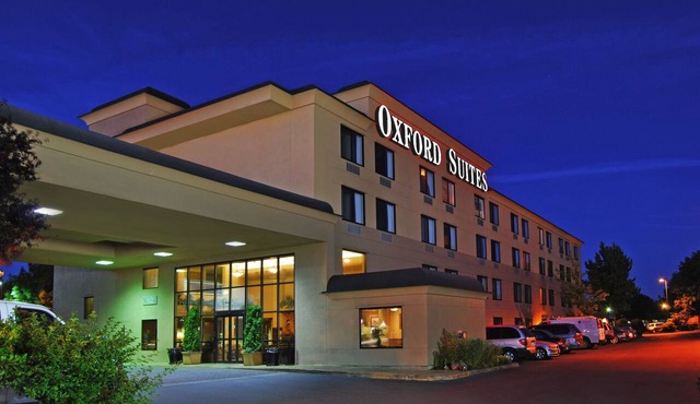 Oxford Suites Portland - Jantzen Beach