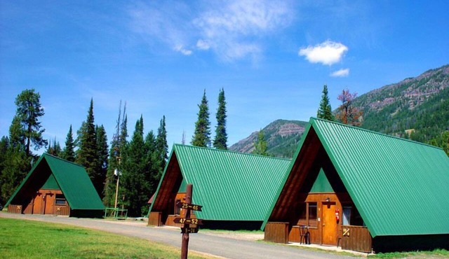 Pahaska Tepee Resort