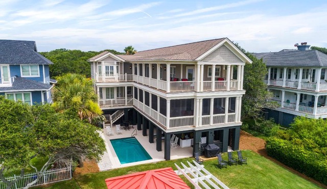 Palm Blvd 2906 - All Decked Out
