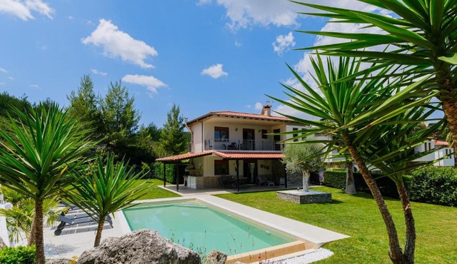 Palmera Pool Villa