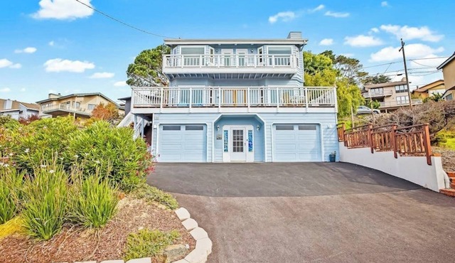 Panoramic Ocean and Sunset Views with EV Charging available