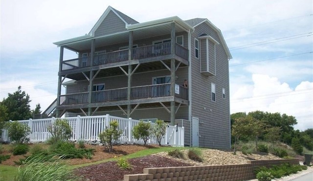 Panoramic ocean views Private pool, Elevator. Beach boardwalk, just steps away.