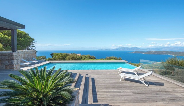 Panoramic sea view - heated pool - comfort