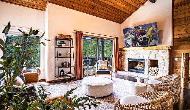 Panoramic Views! Designer`s Condo on Golf Course w/Resort Amenities