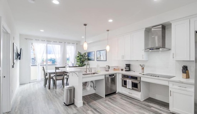 Park Blvd 301 - Modern - Urban Oasis - SPA