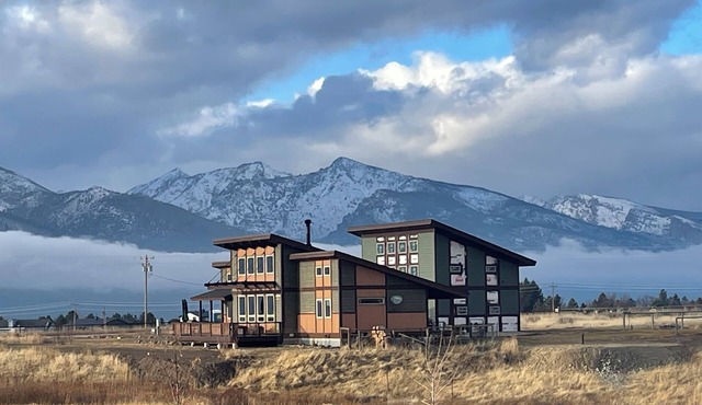 Peaceful 1-bedroom apartment with amazing views.