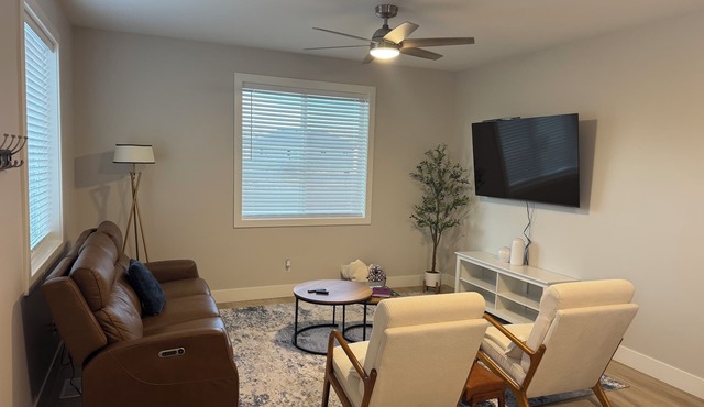 Peaceful 2-bedroom apartment with AC in charming Sugar City