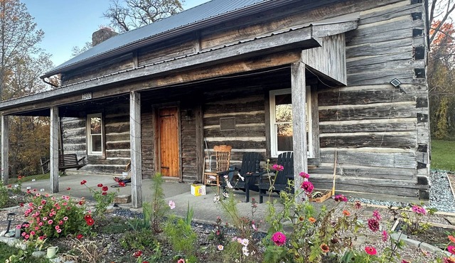 Peaceful 2-bedroom cabin on Sheltowee Trail leading into Red River Gorge