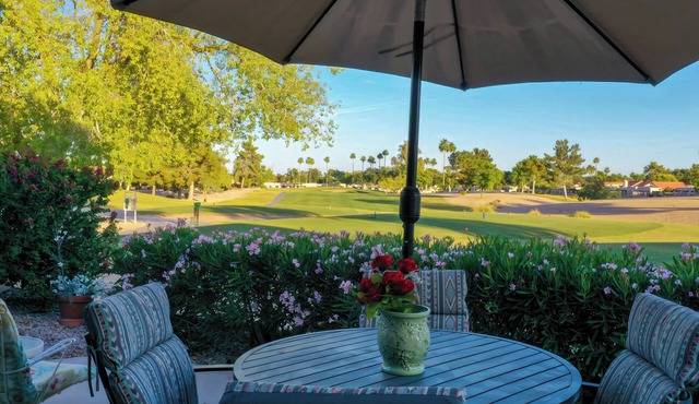 Peaceful 3-bedroom House in Peoria, Golf Course View, Pool and Hot Tub Access
