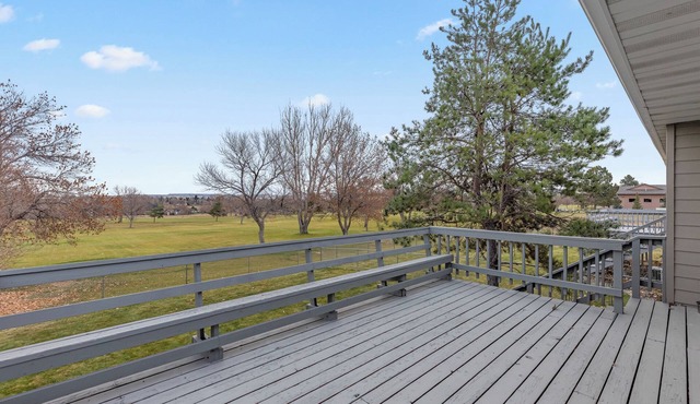 Peaceful and serene 3-bedroom townhouse located on the 10th Hole of Lake Hills.