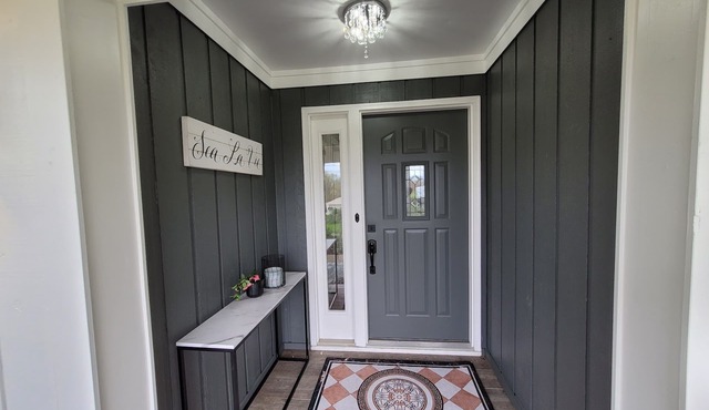 PEACEFUL FAIRDALE COUNTRY HOME. Sleeps 15 people.