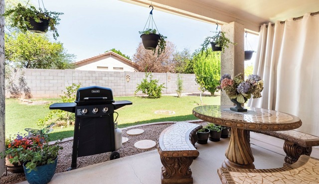 Peaceful Guest Suite: Prime Location With Garage