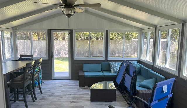 Peaceful Oasis by the Sea, steps to the beach, 4 bedrooms, Central AC