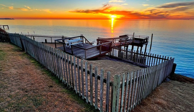 Peaceful, Pet-Friendly Escape with Waterfront Sunsets & Private Dock (No Fees!)