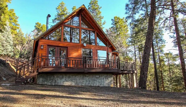 Peaceful, picturesque, Cabin in the mountains !