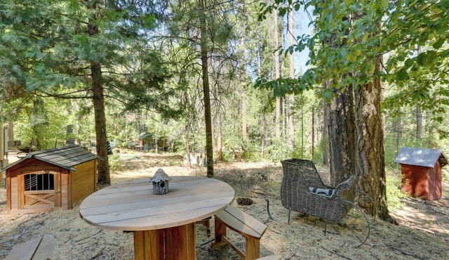 Peaceful + Private Mariposa Cabin on 2 Acres!