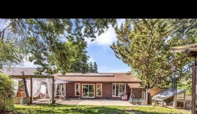 Peaceful setting on Kelsey creek ideal for artistic families.