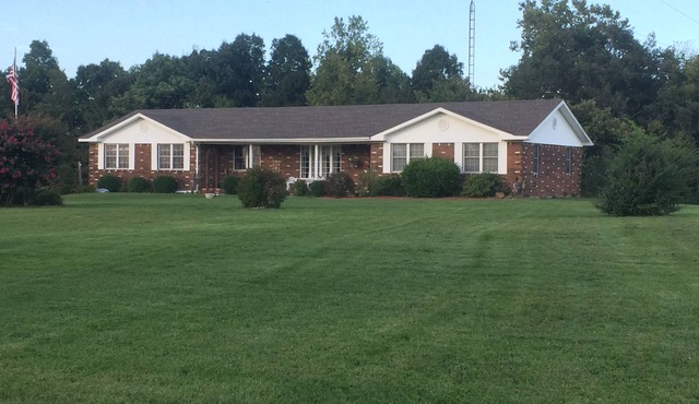 Pearlie’s Place near Nolin Lake, Mammoth Cave, and Blue Holler.