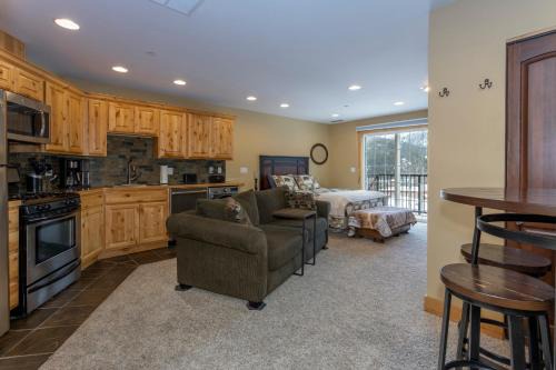 Penthouse Studio w Mtn Sunrise Views & Near Silver Mtn