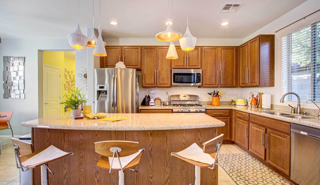 Peoria Home w/Pool & Hot Tub Access!