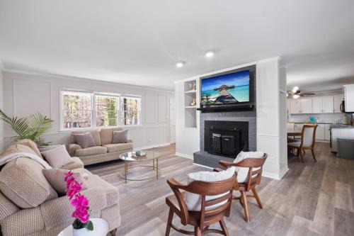 Perfect cute home in Garner with firepit & king bed