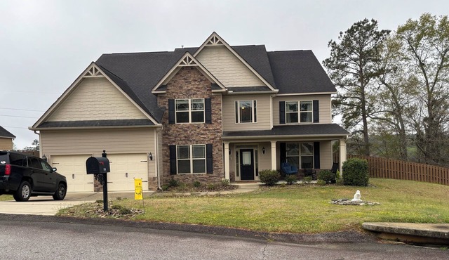 Perfect for Masters Spacious 5-Bedroom House